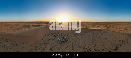 Die Luft des Sonnenuntergangs über einer wunderschönen Sanddüne im Tibesti-Gebirge im Tschad Stockfoto