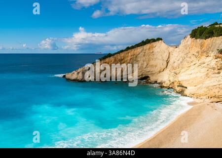 Porto Katsiki Strand mit türkisfarbenem Wasser, Insel Lefkada, Ionische Inseln, griechische Inseln, Griechenland Stockfoto