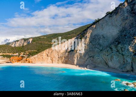 Drohnenansicht von Porto Katsiki, Insel Lefkada, Ionische Inseln, griechische Inseln, Griechenland Stockfoto