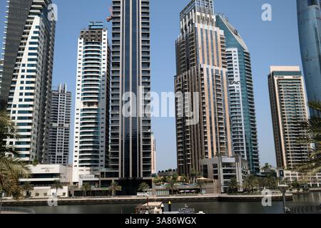 Moderne Architektur, Dubai Wolkenkratzer mit Dubai Marina, Dubai, Vereinigte Arabische Emirate Stockfoto