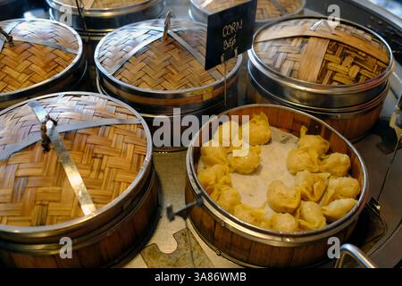 Dim Sum und Knödelbuffet in einem Restaurant, Dampfkörbe, Ho Chi Minh City, Vietnam Stockfoto