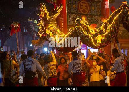 Nicht identifizierte Menschen feiern das chinesische Neujahr im Januar 2025 in Bangkok, Thailand Stockfoto