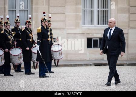 Paris, Frankreich. März 2025. Der libanesische Präsident Joseph Aoun kommt am 28. März 2025 zu einem offiziellen Besuch im Elysee Präsidentenpalast in Paris. Foto: Eliot Blondet/ABACAPRESS. COM Credit: Abaca Press/Alamy Live News Stockfoto