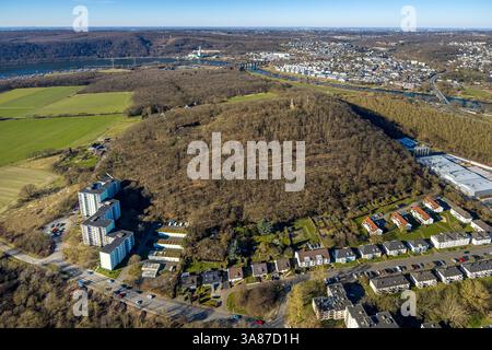 Luftbild, Waldgebiet Kaisberg und Freiherr-vom-Stein-Turm, Hochhäuser am Waldrand, hinten Ruhrviadukt und Herdecke am Fluss Ruhr, Vorhalle, Hagen, Ruhrgebiet, Nordrhein-Westfalen, Deutschland ACHTUNGxMINDESTHONORARx60xEURO *** Luftsicht, Waldgebiet Kaisberg und Freiherr vom Stein Turm, Hochhäuser am Waldrand, hinter Ruhrviadukt und Herdecke an der Ruhr, Vorhalle, Hagen, Ruhrgebiet, Nordrhein-Westfalen, Deutschland ACHTUNGxMINDESTHONORARx60xEURO Stockfoto