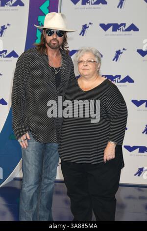 August 2017 - Inglewood, CA, USA - LOS ANGELES - 27. August: Billy Ray Cyrus, Susan Bro bei den MTV Video Music Awards 2017 im Forum am 27. August 2017 in Inglewood, CA (Credit Image: © Kathy Hutchins via ZUMA Wire) Stockfoto