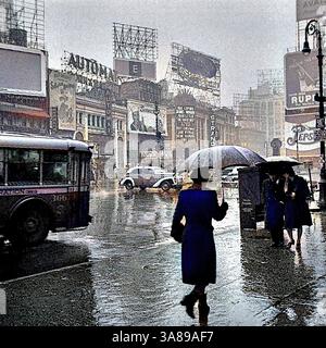 Times Square an einem regnerischen Tag, New York City, USA März 1943. Stockfoto