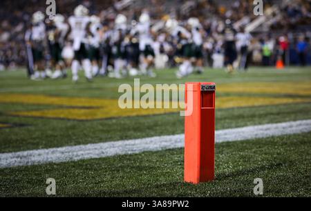 30. September 2017: Ein Pylon in der Endzone während des NCAA Football Spiels zwischen den Charlotte 49ers und den FIU Panthers im Riccardo Silva Stadium in Miami, Florida. Die FIU Panthers gewannen mit 30:29. Mario Houben/CSM(Kreditbild: &Copy; Mario Houben/CSM via ZUMA Wire) Stockfoto