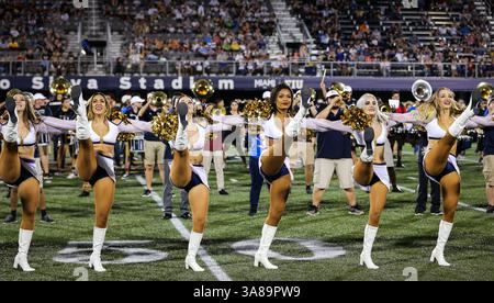 30. September 2017: Die FIU Dazzlers treten während der Halbzeitshow während des NCAA Football-Spiels zwischen den Charlotte 49ers und den FIU Panthers im Riccardo Silva Stadium in Miami, Florida auf. Die FIU Panthers gewannen mit 30:29. Mario Houben/CSM(Kreditbild: &Copy; Mario Houben/CSM via ZUMA Wire) Stockfoto