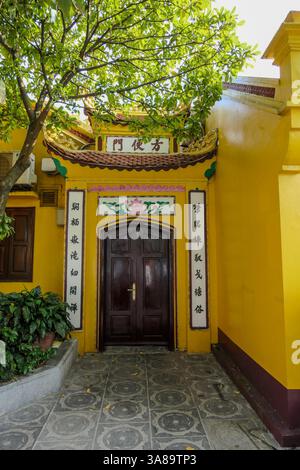 Hanoi, Vietnam, 22. Oktober 2024. Die Tran Quoc Pagode ist der älteste buddhistische Tempel und befindet sich auf einer Insel im West Lake. Stockfoto