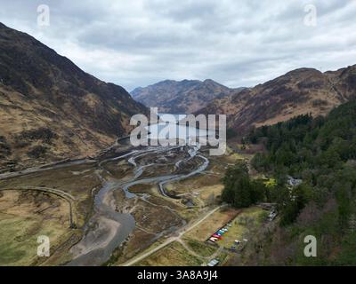 KINLOCH HOURN LOCH HOURN, KNOYDART, Teil des Cape Wrath Trail, eine anspruchsvolle, unmarkierte Fernwanderroute in den schottischen Highlands, Stockfoto