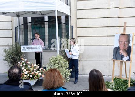 Paris, Frankreich. März 2025. Anne Hidalgo enthüllt am 28. März 2025 in Paris eine Gedenktafel zum Gedenken an Alain Decaux (86 Boulevard Flandrin). Foto: Alain Apaydin/ABACAPRESS. COM Credit: Abaca Press/Alamy Live News Stockfoto