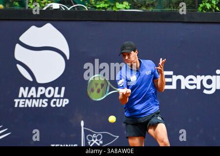 Neapel, Italien. März 2025. Luciano Darderi während des Matches ATP Challenger Napoli Herren Singles Quarter am 28. März 2024 im Tennisclub in Neapel, Italien Credit: Independent Photo Agency/Alamy Live News Stockfoto
