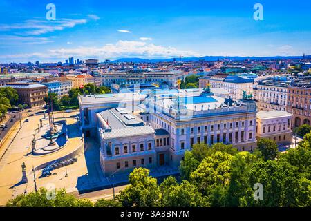 Ein atemberaubender HDR-Luftblick auf Wien, Österreich, mit dem österreichischen Parlament, umgeben von herrlichen historischen Wahrzeichen in Europa Stockfoto