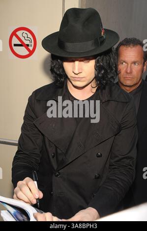 September 2009 – Toronto, ON, USA – 18. September 2009 – Toronto, Ontario, Kanada – Jack White. Pressekonferenz „White Stripes: Under the Great White Northern Lights“ Ankunft im Sutton Place Hotel während des 34. Jährlichen Toronto International Film Festivals. Foto: Brent Perniac/AdMedia (Foto: © Brent Perniac/AdMedia via ZUMA Wire) Stockfoto