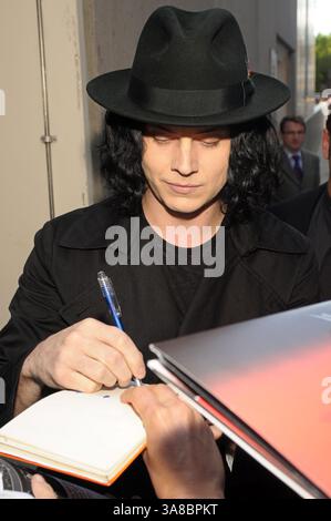 September 2009 – Toronto, ON, USA – 18. September 2009 – Toronto, Ontario, Kanada – Jack White. Pressekonferenz „White Stripes: Under the Great White Northern Lights“ Ankunft im Sutton Place Hotel während des 34. Jährlichen Toronto International Film Festivals. Foto: Brent Perniac/AdMedia (Foto: © Brent Perniac/AdMedia via ZUMA Wire) Stockfoto