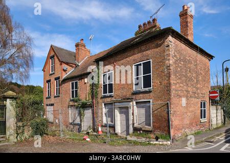 Verlassenes altes Wirtshaus in Großbritannien Stockfoto