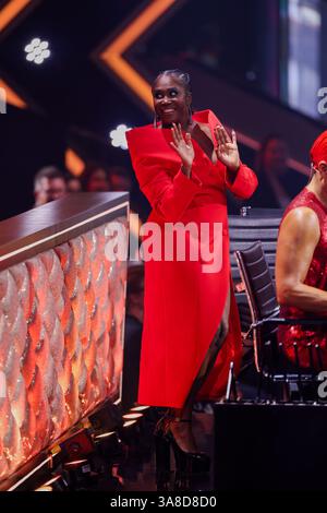 Köln, Deutschland. März 2025. Motsi Mabuse, Jurymitglied, tanzt in der RTL-Tanzshow „Let's Dance“ im Koloneum. Quelle: Rolf Vennenbernd/dpa/Alamy Live News Stockfoto