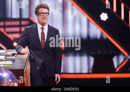 Köln, Deutschland. März 2025. Moderator Daniel Hartwich ist in der RTL-Tanzshow „Let's Dance“ im Koloneum vertreten. Quelle: Rolf Vennenbernd/dpa/Alamy Live News Stockfoto