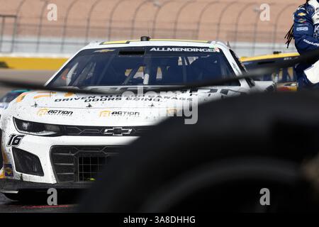 Las Vegas, NV, USA. März 2025. AJ ALLMENDINGER (16) aus Stratford, WI, kämpft um die Position während der Pennzoil 400 in Las Vegas, NV. (Kreditbild: © Walter G. Arce Sr./ASP via ZUMA Press Wire) NUR REDAKTIONELLE VERWENDUNG! Nicht für kommerzielle ZWECKE! Stockfoto