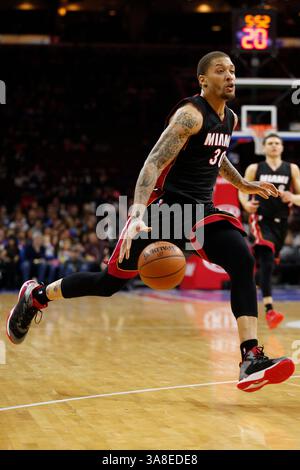 15. April 2015: Miami Heat Stürmer Michael Beasley (30) im NBA-Spiel zwischen den Miami Heat und den Philadelphia 76ers im Wells Fargo Center in Philadelphia, Pennsylvania. Die Miami Heat gewann von 105 bis 101. (Bild: © Christopher Szagola/Cal Sport Media/ZUMAPRESS.com) Stockfoto