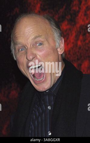Dezember 2007 – New York, NY, USA – 13. Dezember 2007 – New York, New York – Ed Harris. Uraufführung von Walt Disney Pictures und Jerry Bruckheimer Filmen " National Treasure: Book of Secrets" im Ziegfeld Theater. Foto: Bill Lyons/AdMedia *** örtlicher Titel Stockfoto