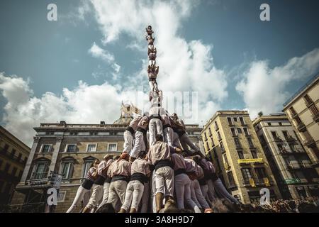 23. September 2017 - Barcelona, Katalonien, Spanien - die Minyons de Terrassa bauen während Barcelonas Stadtferien „La Merce“ eine menschliche Säule (Bild: © Matthias Oesterle Via ZUMA Wire) Stockfoto