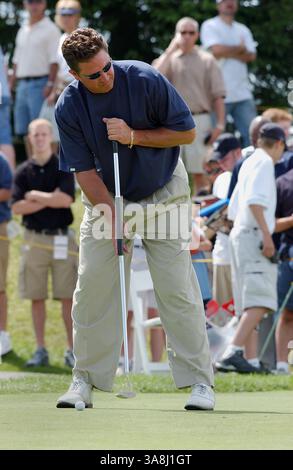 Juni 2004 – Pittsburgh, PA, USA – 10.-13. Juni 2004; Pittsburgh, PA, USA; DAN MARINO, ehemaliger Miami Dolphins Quarterback, 2004 beim Mellon Mario Lemieux Celebrity Invitational im Club at Nevillewood. Obligatorischer Credit: Foto von Jason Nelson/AdMedia. (â) Copyright 2004 von Jason Nelson Stockfoto