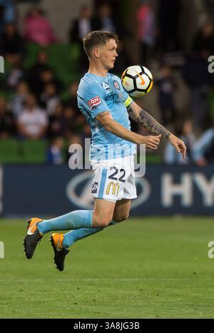 Oktober 2017 – Melbourne, Victoria, Australien – Melbourne, Victoria, Australien - Michael Jakobsen (#22) aus Melbourne City im 1. Runde Spiel zwischen Melbourne City und Brisbane Roar im AAMI Park in Melbourne, Australien während der australischen A-League-Saison 2017/2018. (Kreditbild: © Theo Karanikos via ZUMA Wire) Stockfoto