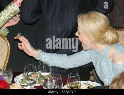 12. Januar 2006 – New York City, New York, USA – 11. Januar 2006 – New York, NY – Nicole Kidman nimmt im Waldorf Astoria in New York am jährlichen Tribute-Dinner des Simon Wiesenthal Centers Teil, das Rupert Murdoch ehrt. Foto: Jackson Lee/Admedia Stockfoto