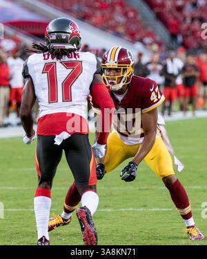 31. August 2017: Washington Redskins Cornerback Quinton Dunbar (47) macht sich bereit, die Tampa Bay Buccaneers Wide Receiver Donteea Dye (17) in der 1. Halbzeit während des Spiels zwischen den Washington Redskins und den Tampa Bay Buccaneers im Raymond James Stadium in Tampa, Florida, zu verteidigen. Del Mecum/CSM(Kreditbild: &Copy; Del Mecum/CSM via ZUMA Wire) Stockfoto