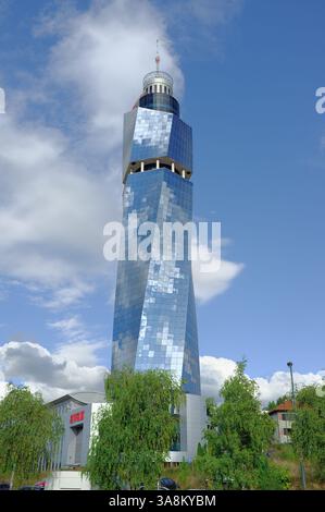 Avaz Twist Tower in Sarajevo, dem höchsten Wolkenkratzer im ehemaligen Jugoslawien, Bosnien und Herzegowina Stockfoto