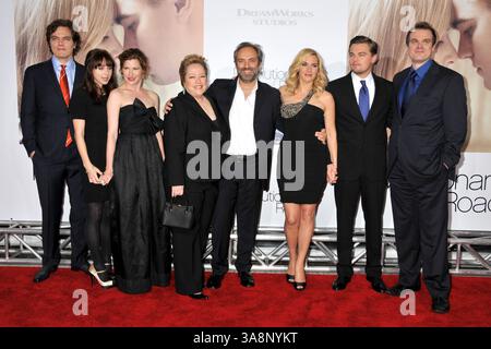 Dezember 2008 - Westwood, CA, USA - 15 Dezember 2008 - Westwood, CA - Michael Shannon, Zoe Kazan, Kathryn Hahn, Kathy Bates, Sam Mendes, Kate Winslet, Leonardo DiCaprio und David Harbour. „Revolutionary Road“ in Los Angeles Premiere im Mann's Village Theatre. Foto: Byron Purvis/AdMedia Stockfoto