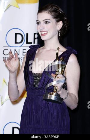 März 2008 - Las Vegas, NV, USA - 13. März 2008 - Las Vegas, Nevada - Anne Hathaway. ShoWest Awards 2008 im Paris Las Vegas Hotel. ShoWest ist die offizielle Versammlung der National Association of Theatre Owners. Foto: MJT/AdMedia Stockfoto