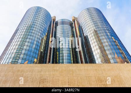 Los Angeles, Kalifornien - 4. Dezember 2024: Weitwinkelaufnahme der reflektierenden Glasfassade des Westin Bonaventure Hotel mit modernem A Stockfoto