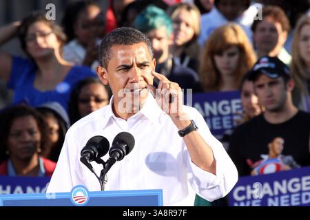 11. Oktober 2008 - Philadelphia, Pennsylvania, USA - 11. Oktober 2008 - Philadelphia, Pennsylvania - Kandidat der Demokratischen Partei der USA, Senator Barack Obama, spricht bei einer Kundgebung auf der Progress Plaza. Foto: Paul Zimmerman/AdMedia Stockfoto