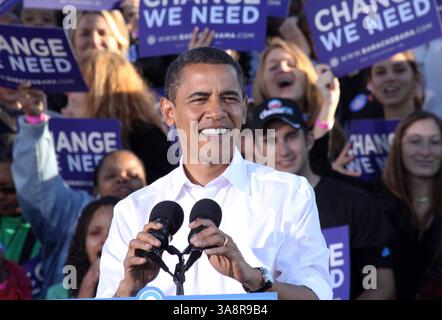 11. Oktober 2008 - Philadelphia, Pennsylvania, USA - 11. Oktober 2008 - Philadelphia, Pennsylvania - Kandidat der Demokratischen Partei der USA, Senator Barack Obama, spricht bei einer Kundgebung auf der Progress Plaza. Foto: Paul Zimmerman/AdMedia Stockfoto