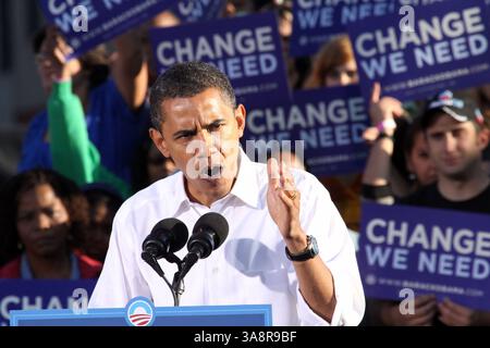 11. Oktober 2008 - Philadelphia, Pennsylvania, USA - 11. Oktober 2008 - Philadelphia, Pennsylvania - Kandidat der Demokratischen Partei der USA, Senator Barack Obama, spricht bei einer Kundgebung auf der Progress Plaza. Foto: Paul Zimmerman/AdMedia Stockfoto