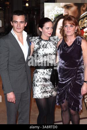 Dezember 2009 – Los Angeles, Kalifornien, USA – 3 2009 – Los Angeles, Kalifornien – Rupert Friend, Emily Blunt, Sarah Ferguson Duchess of York. "The Young Victoria" - die US-Premiere veranstaltete die Pacific Theatres The Grove . Foto: T.. Conrad/AdMedia (Bild: © T. Conrad/AdMedia via ZUMA Wire) Stockfoto