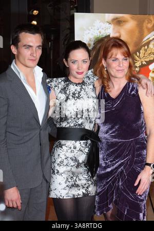 Dezember 2009 – Los Angeles, Kalifornien, USA – 3 2009 – Los Angeles, Kalifornien – Rupert Friend, Emily Blunt, Sarah Ferguson Duchess of York. "The Young Victoria" - die US-Premiere veranstaltete die Pacific Theatres The Grove . Foto: T.. Conrad/AdMedia (Bild: © T. Conrad/AdMedia via ZUMA Wire) Stockfoto