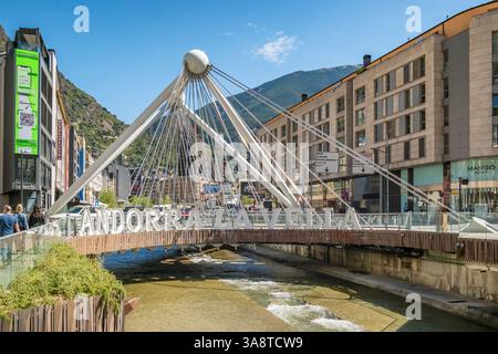 Andorra la Vella Paris Brücke über den Fluss Valira in Pyrenäen, Andorra Stockfoto