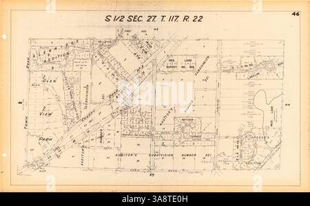 Der atlas enthält detaillierte Karten von Minnetonka Village, die Grundstückseigentum, Streckenabschnitte, Eisenbahnstrecken und einen Index zur Dokumentation der Grundstückserweiterungen in der Gegend abdecken. Stockfoto