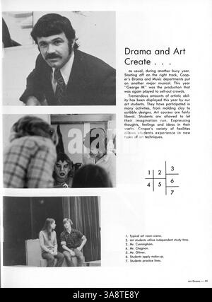 Die Ausgabe 1973 des Talons Yearbook der Cooper High School beleuchtet das Studentenleben, akademische Leistungen, Leichtathletik und Vereinsaktivitäten des Schuljahres 1972-1973 in Robbinsdale. Stockfoto