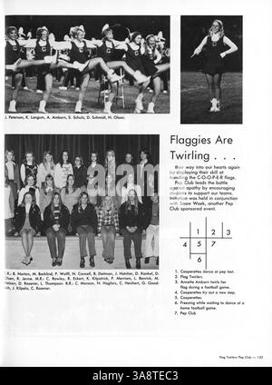 Die 1973 erschienene Ausgabe der Talons von der Cooper High School liefert einen Bericht über die Veranstaltungen des Jahres, Studentenclubs, Sportmannschaften und akademische Leistungen während des Schuljahres 1972-1973. Stockfoto