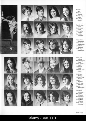 Diese Jahrbuchausgabe der Cooper High School, Talons 1973, dokumentiert die Leistungen und Erfahrungen von Studenten, Lehrkräften, Leichtathletik und Schulveranstaltungen im akademischen Jahr 1972-1973. Stockfoto