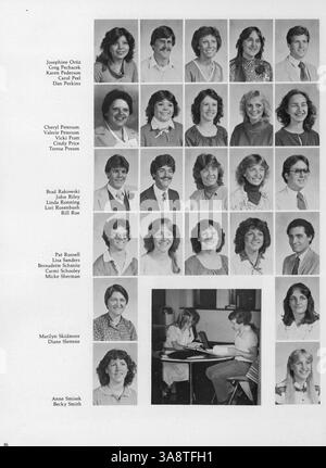 Das Jahrbuch 1981 des North Central Bible College markiert das 50. Jahr der Institution und bietet eine detaillierte Aufzeichnung des akademischen, sozialen und kulturellen Lebens des College während des Schuljahres 1980-1981. Stockfoto
