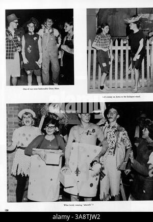 Die Ausgabe 1965 des Jahrbuchs „Aurean“ der Richfield High School zeigt Schüler, Dozenten, Vereine, Leichtathletik und wichtige Schulveranstaltungen aus dem Schuljahr 1964-1965. Stockfoto