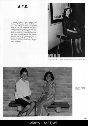 Diese Ausgabe des Jahrbuchs „Aurean“ von der Richfield High School aus dem Jahr 1965 zeigt die Schüler, Lehrer, Leichtathletik, Vereine und bedeutende Schulveranstaltungen aus dem Schuljahr 1964-1965. Stockfoto
