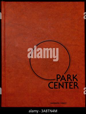Das Jahrbuch 1983 von der Park Center High School erfasst das akademische und außerschulische Leben des Schuljahres mit Schülern, Lehrern, Clubs, Leichtathletik, und bedeutende Ereignisse von 1982-1983. Stockfoto