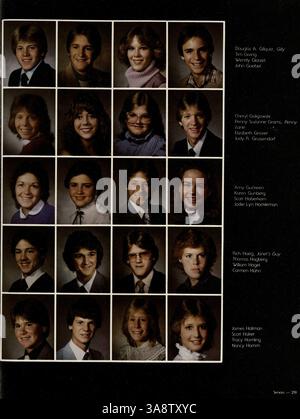 Das 1983 Park Center High Yearbook bietet einen detaillierten Überblick über das Schuljahr 1982-1983 und behandelt Schulvereine, sportliche Veranstaltungen, Schülerporträts und andere Highlights des Schullebens. Stockfoto