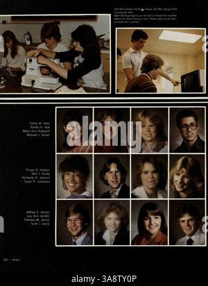 Das 1983 Park Center High Yearbook erfasst wichtige Schulveranstaltungen, sportliche Leistungen und die Aktivitäten von Studenten und Dozenten während des akademischen Jahres 1982-1983. Stockfoto